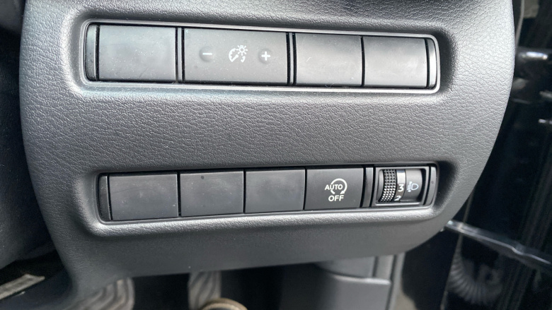 Nissan Juke 1.0 DiG-T N-Connecta 5dr DCT Petrol Hatchback